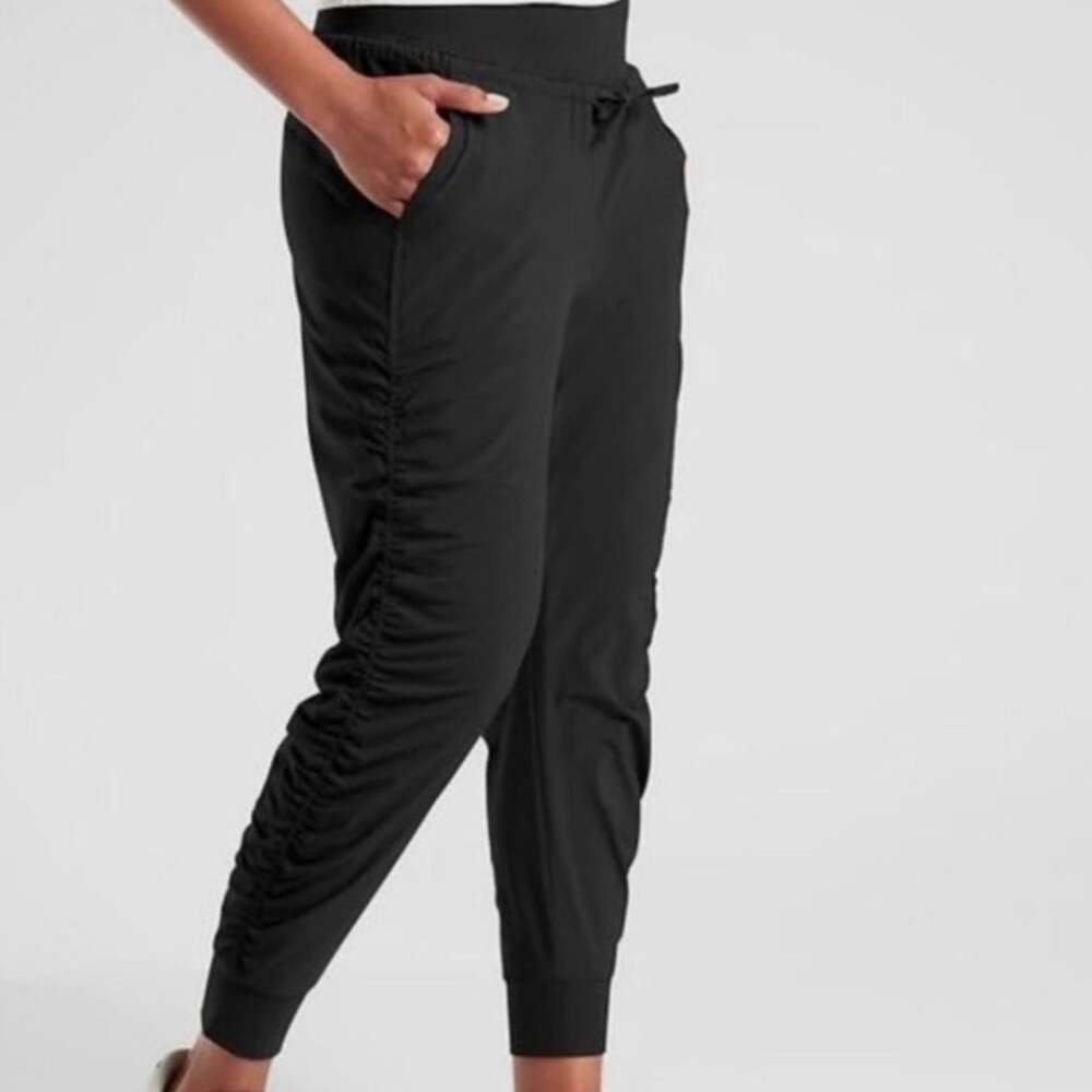 Athleta Attitude Black Ruched Side Lightweight Track Yoga Travel Joggers Size 8